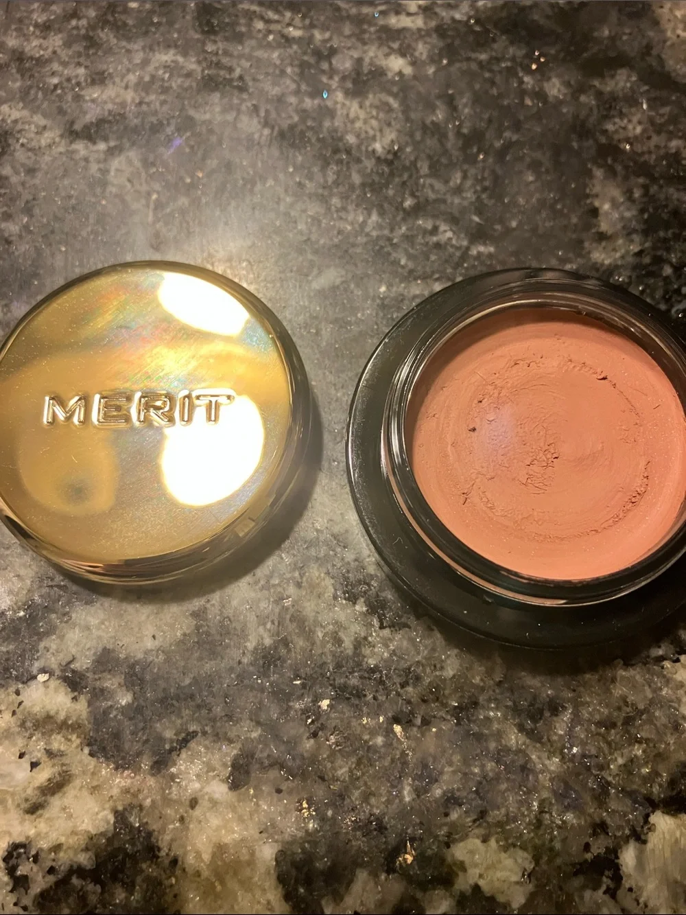 Merit Solo Shadow in Studio